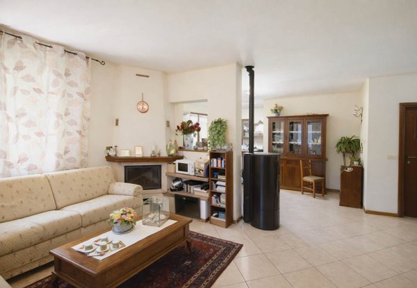 casa indipendente in vendita a Carpaneto Piacentino