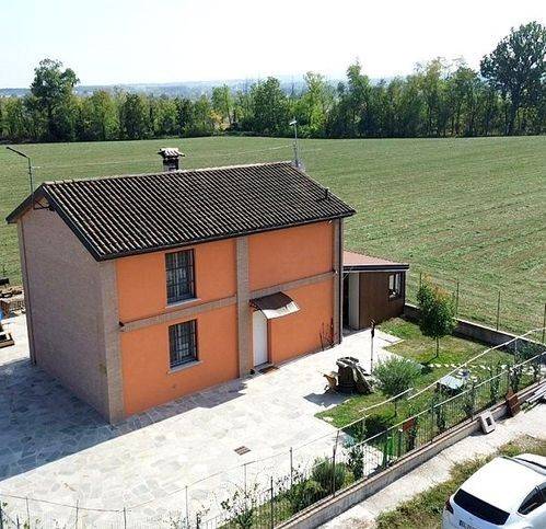 casa indipendente in vendita a Carpaneto Piacentino in zona Chero