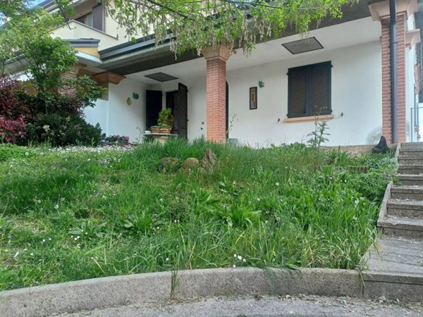 casa indipendente in vendita a Carpaneto Piacentino