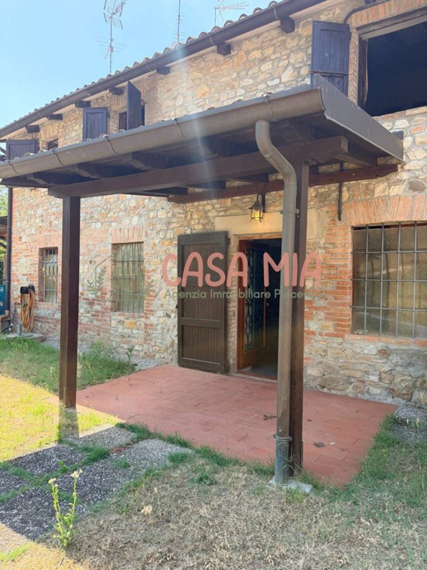 casa indipendente in vendita a Carpaneto Piacentino