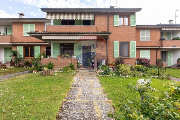 casa indipendente in vendita a Carpaneto Piacentino