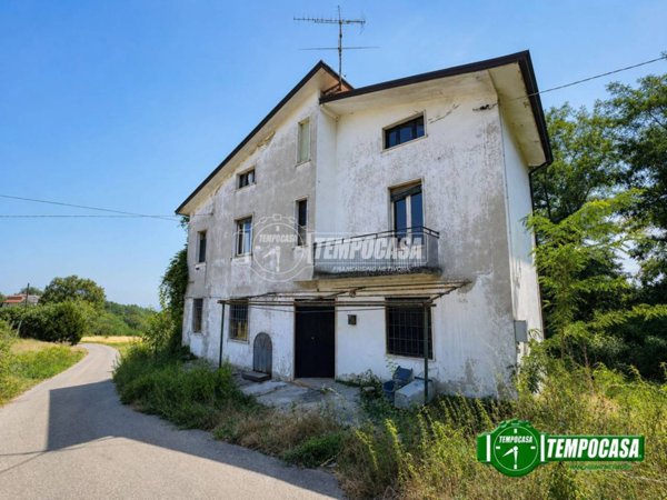 casa indipendente in vendita a Carpaneto Piacentino in zona Magnano