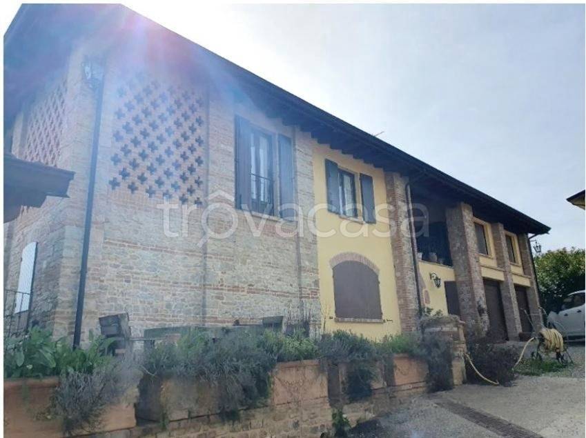 casa indipendente in vendita a Carpaneto Piacentino