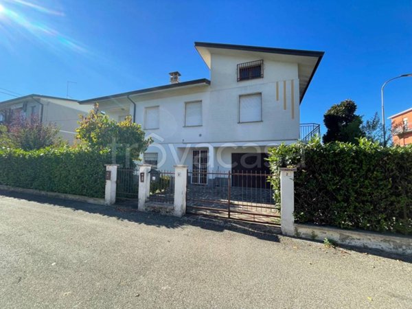 casa indipendente in vendita a Carpaneto Piacentino