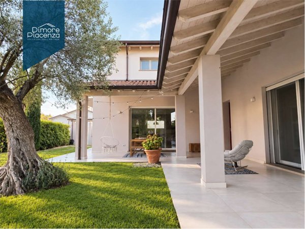 casa indipendente in vendita a Carpaneto Piacentino