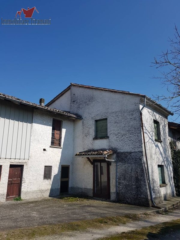 casa indipendente in vendita a Carpaneto Piacentino in zona Chero