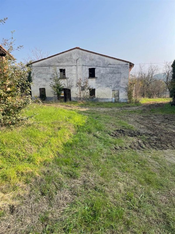casa indipendente in vendita a Carpaneto Piacentino
