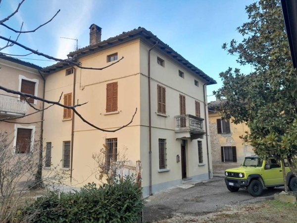 casa indipendente in vendita a Castell'Arquato in zona Doppi