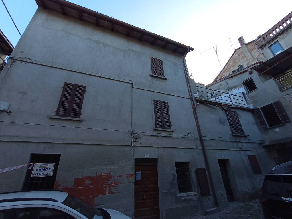casa indipendente in vendita a Castell'Arquato