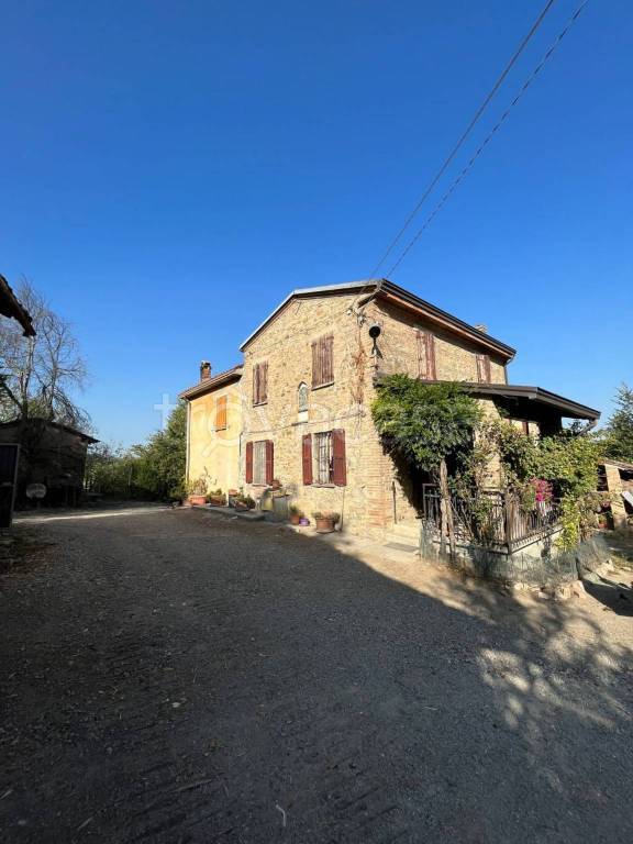 casa indipendente in vendita a Castell'Arquato