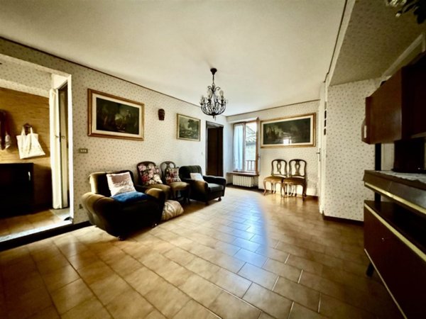 casa indipendente in vendita a Castell'Arquato in zona Doppi
