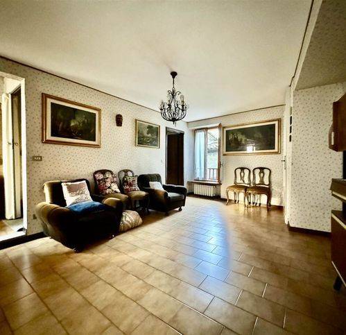 casa indipendente in vendita a Castell'Arquato in zona Doppi