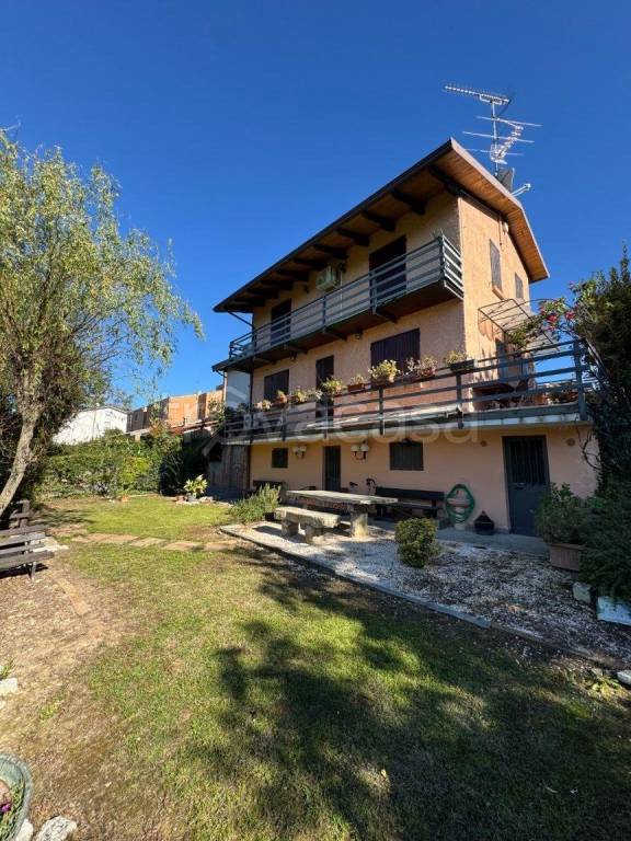 casa indipendente in vendita a Castell'Arquato