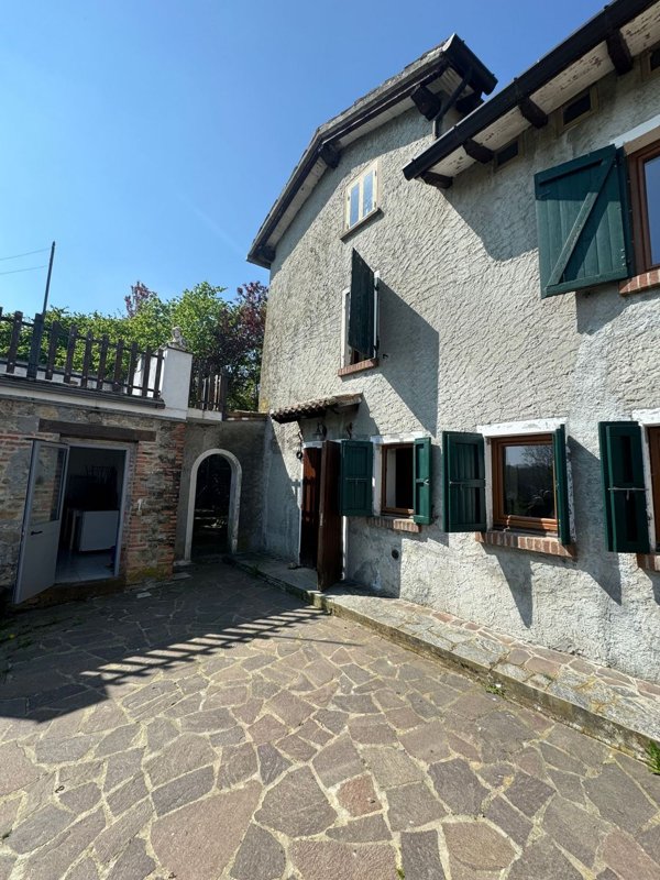 casa indipendente in vendita a Castell'Arquato in zona Vigolo Marchese
