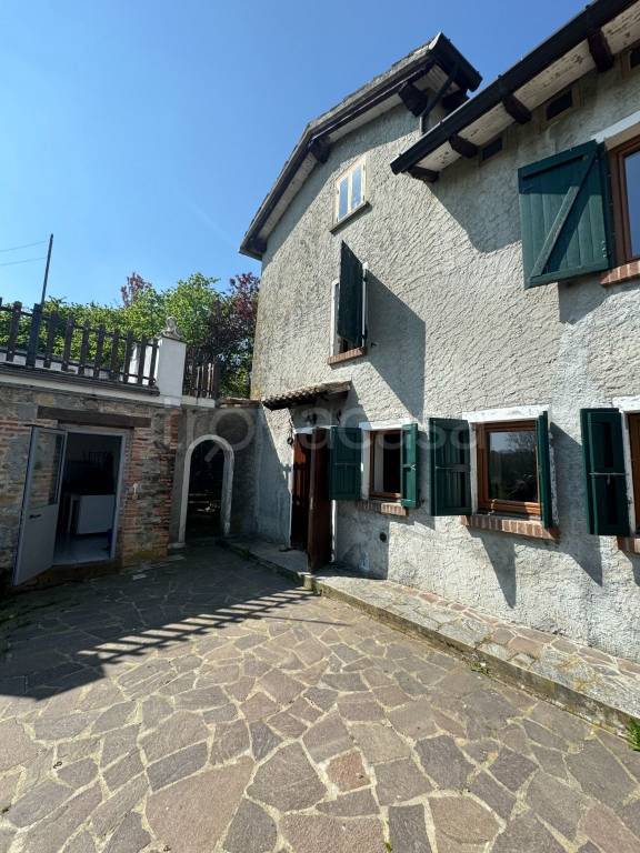 casa indipendente in vendita a Castell'Arquato in zona Vigolo Marchese