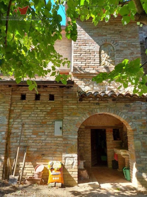 casa indipendente in vendita a Castell'Arquato in zona Doppi