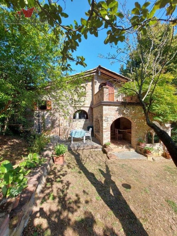 casa indipendente in vendita a Castell'Arquato in zona Doppi