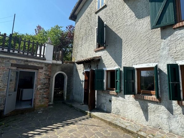 casa indipendente in vendita a Castell'Arquato in zona Vigolo Marchese