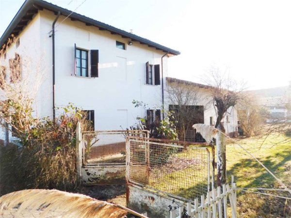 casa indipendente in vendita a Castell'Arquato in zona Vigolo Marchese