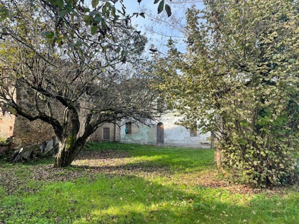 casa indipendente in vendita a Castell'Arquato in zona Vigolo Marchese