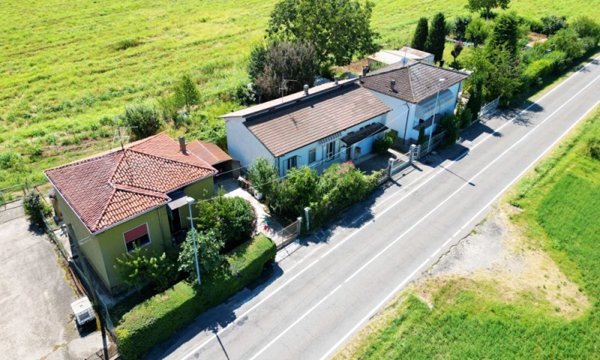 casa indipendente in vendita a Castell'Arquato in zona Vigolo Marchese