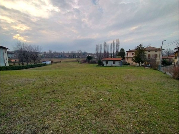 terreno edificabile in vendita a Castell'Arquato in zona Vigolo Marchese