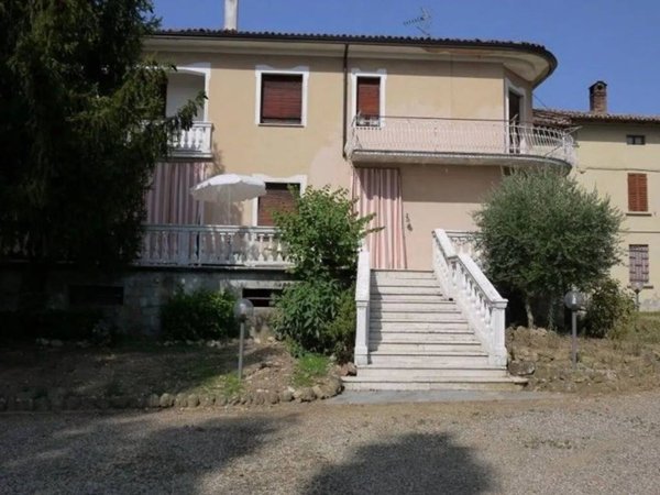 casa indipendente in vendita a Castell'Arquato in zona Vigolo Marchese