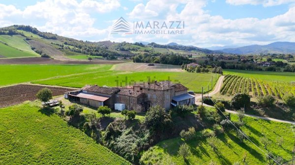 casa indipendente in vendita a Castell'Arquato in zona Pallastrelli