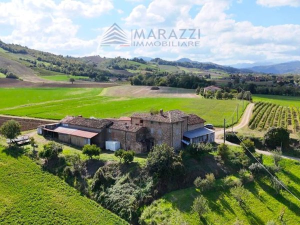 casa indipendente in vendita a Castell'Arquato in zona Pallastrelli