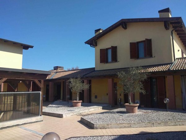 casa indipendente in vendita a Castell'Arquato in zona Doppi