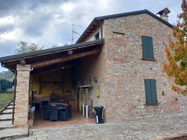 casa indipendente in vendita a Castell'Arquato in zona Vigolo Marchese