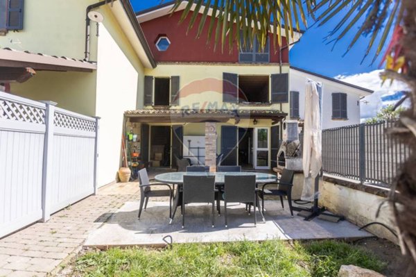 casa indipendente in vendita a Castell'Arquato