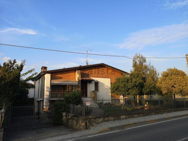 casa indipendente in vendita a Castell'Arquato
