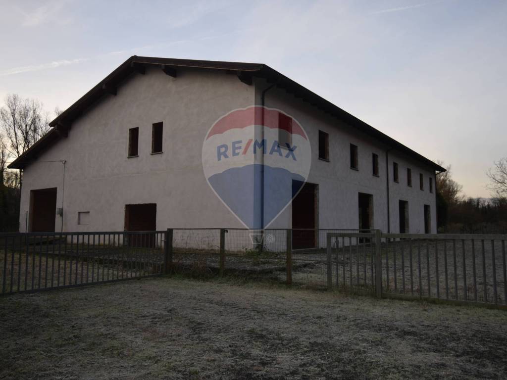 casa indipendente in vendita a Castell'Arquato