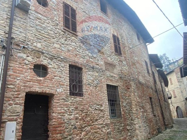 casa indipendente in vendita a Castell'Arquato