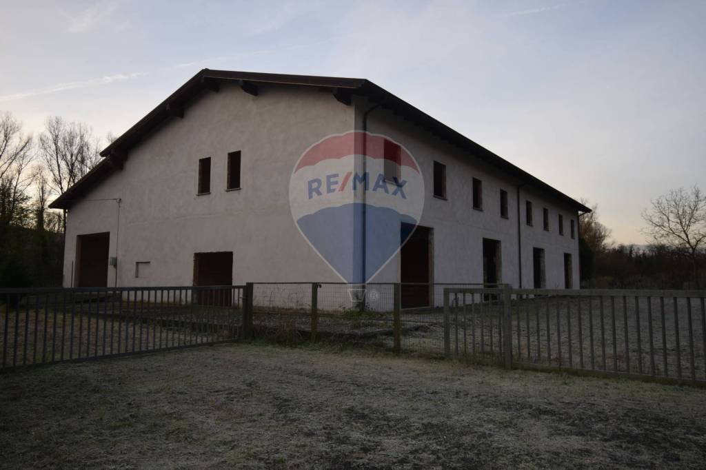 casa indipendente in vendita a Castell'Arquato