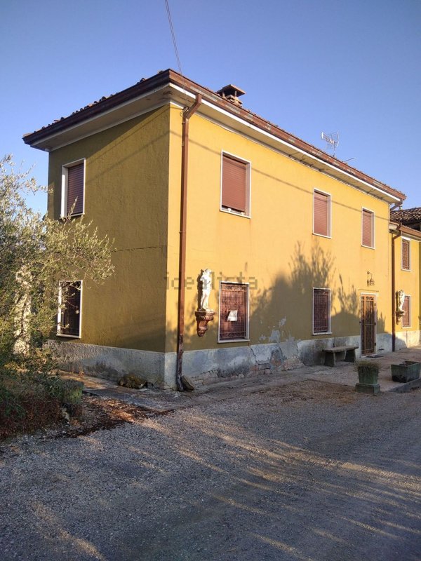 casa indipendente in vendita a Castell'Arquato