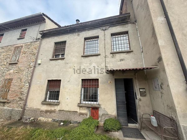 appartamento in vendita a Castell'Arquato in zona Pallastrelli