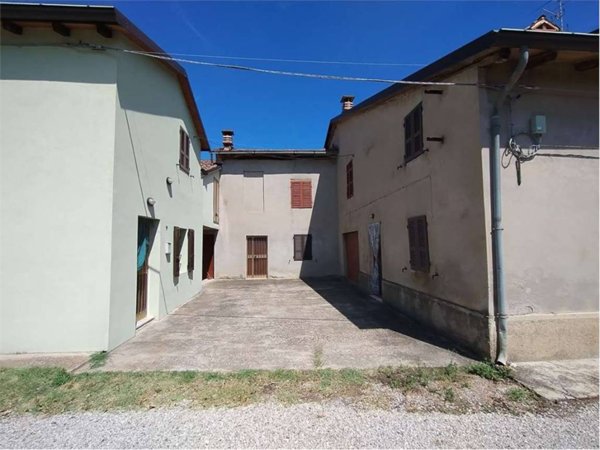 casa indipendente in vendita a Castell'Arquato