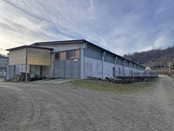 locale commerciale in vendita a Castell'Arquato