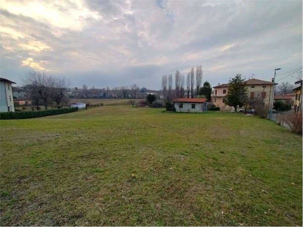 terreno edificabile in vendita a Castell'Arquato in zona Vigolo Marchese