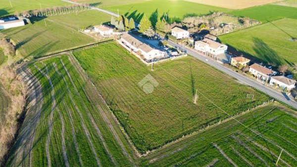 terreno edificabile in vendita a Castell'Arquato