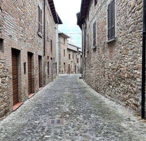 casa indipendente in vendita a Castell'Arquato