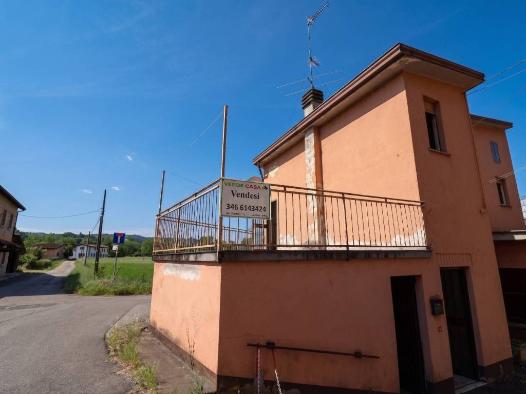 casa indipendente in vendita a Castell'Arquato in zona Vigolo Marchese