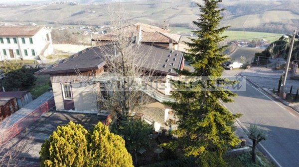 casale in vendita a Castell'Arquato