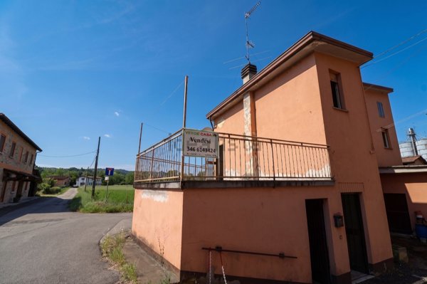 casa indipendente in vendita a Castell'Arquato in zona Vigolo Marchese