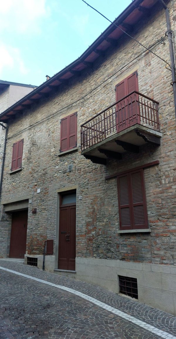 casa indipendente in vendita a Castell'Arquato