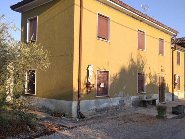 casa indipendente in vendita a Castell'Arquato