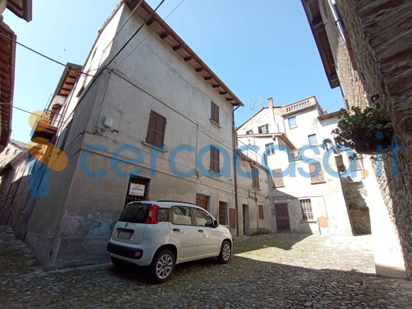 casa indipendente in vendita a Castell'Arquato