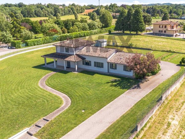 casa indipendente in vendita a Castell'Arquato in zona Vigolo Marchese